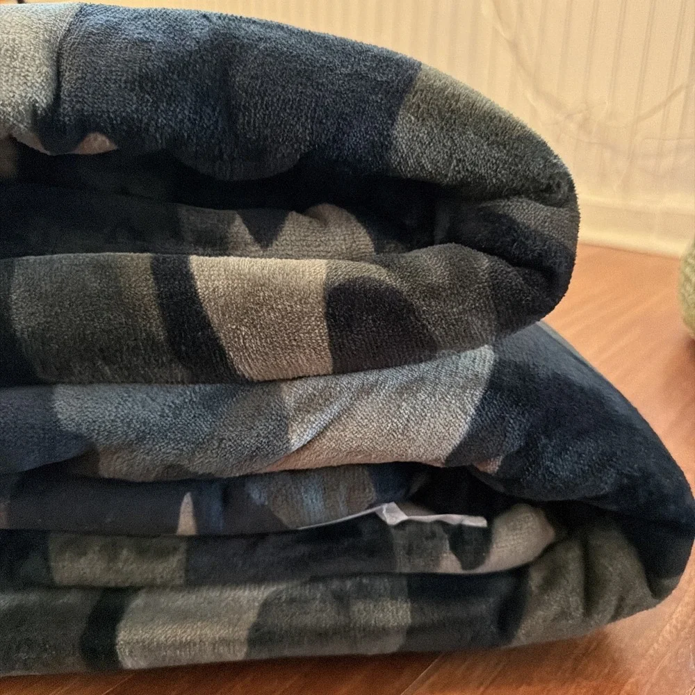 New W Tags Victoria's Secret Rare Camo Sherpa Blanket Camouflage XL Plush Throw